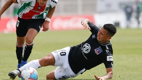 La fanaticada alba perdió la paciencia con Leo Valencia.