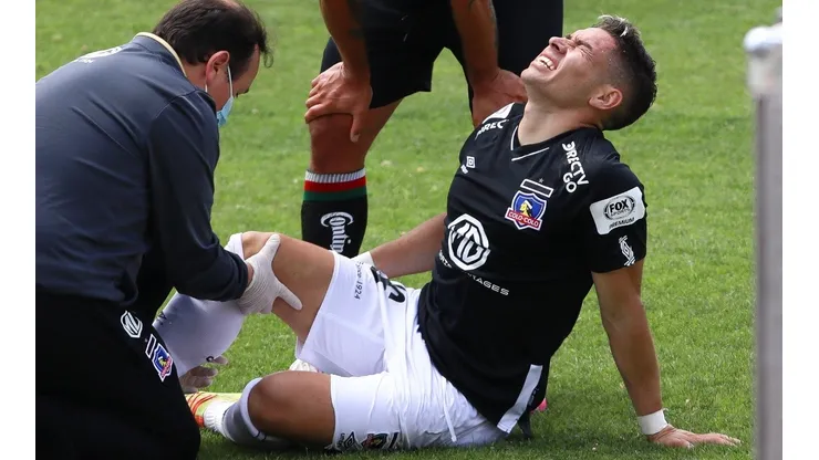 Óscar Opazo es el foco de las preocupaciones en Colo Colo, luego de que saliera lesionado con un problema en la rodilla derecha