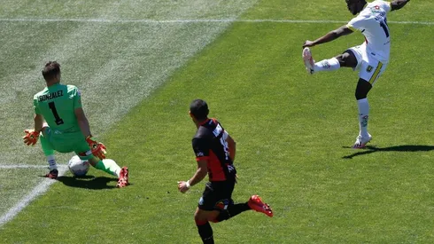 La U de Conce ganó gracias a los goles de Waterman