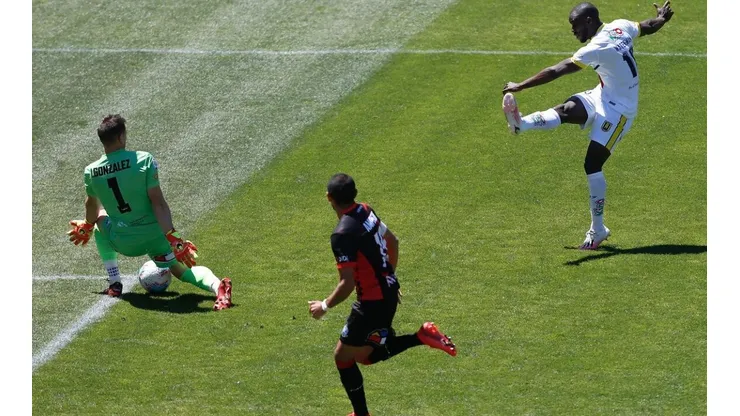 La U de Conce ganó gracias a los goles de Waterman