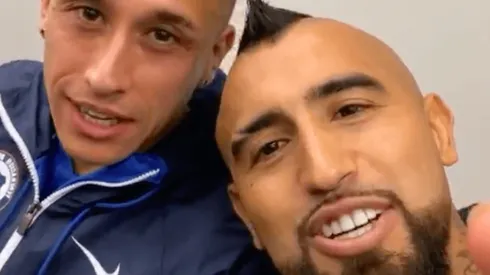 Vidal lideró los bautizos a los nuevos de la Roja