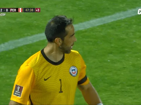 Claudio Bravo se luce con un notable tapadón ante Raúl Ruidíaz