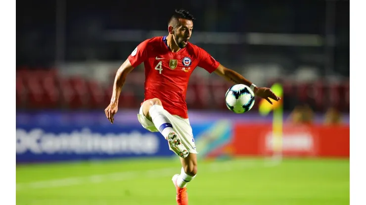 Isla sería titular esta noche ante Perú en el Nacional.