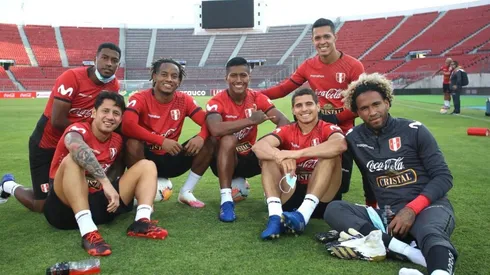 Perú ya reconoció la cancha del Estadio Nacional para medirse con Chile