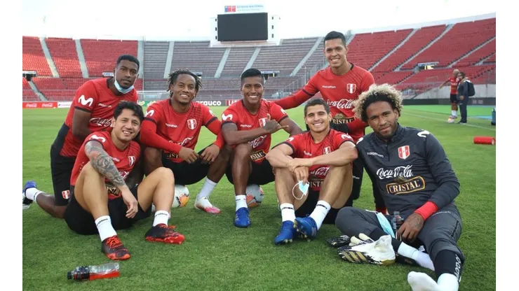 Perú ya reconoció la cancha del Estadio Nacional para medirse con Chile