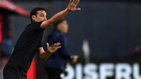 Lionel Scaloni en la banca argentina ante Paraguay