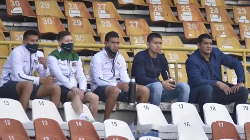 Marco Rodríguez mira el partido antes de su detención