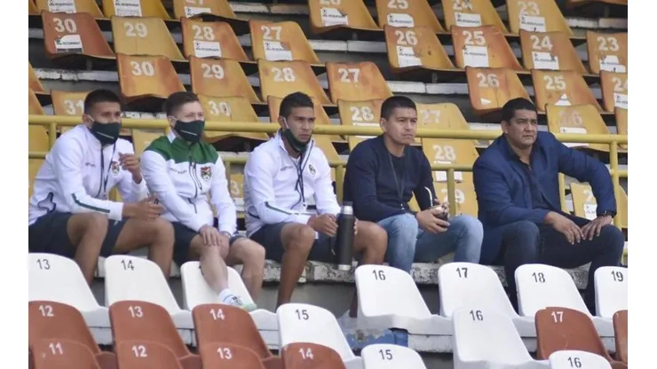Marco Rodríguez mira el partido antes de su detención