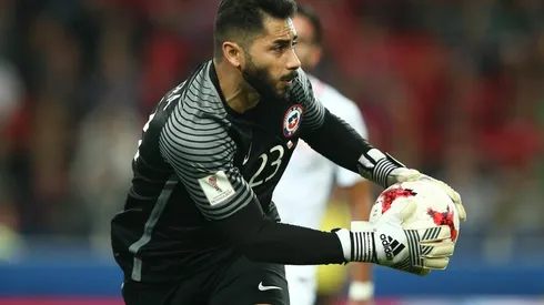 Johnny Herrera quiere ver a Pérez en la puerta de la Roja