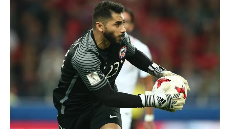 Johnny Herrera quiere ver a Pérez en la puerta de la Roja