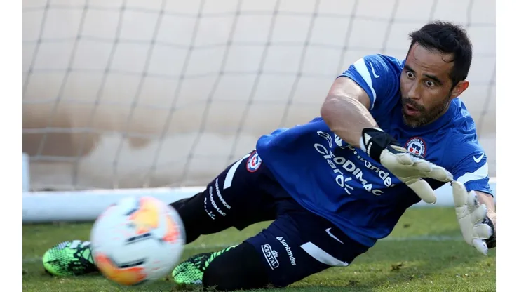 Claudio Bravo piensa en su futuro tras el retiro