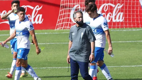 Ariel Holan junto a sus dirigidos