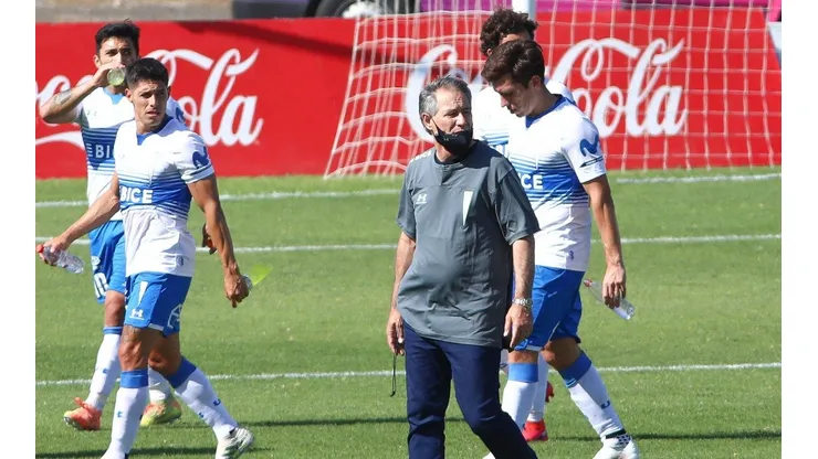 Ariel Holan junto a sus dirigidos