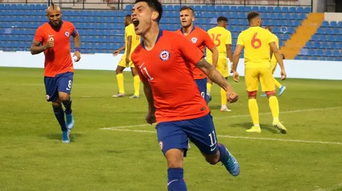 Felipe Mora celeba ante Guinea