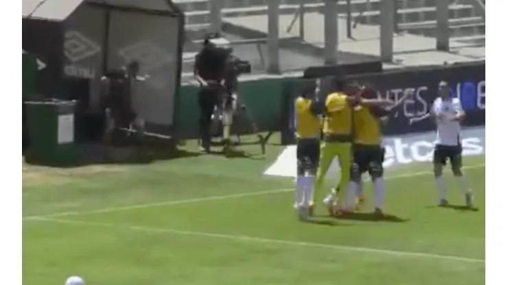 Video: utilero se hace viral con loco festejo del gol de Morales