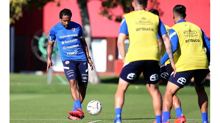 Jean Beausejour aspira a reverdecer laureles en su vuelta a la selección chilena con 37 años