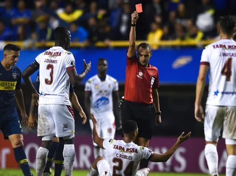 ¡Ojo! Árbitro del Chile-Perú es de gatillo fácil con las tarjetas