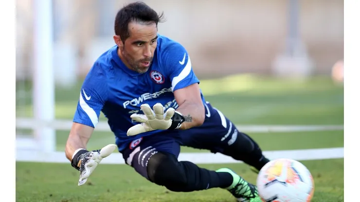 Claudio Bravo volvió a Juan Pinto Durán y sigue haciendo historia.