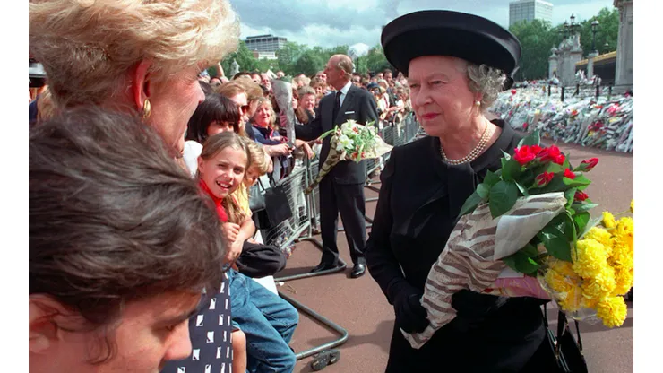 La Reina Isabel II en el funeral de Diana de Gales, un pasaje del documental que NatGeo estrenará este domingo.