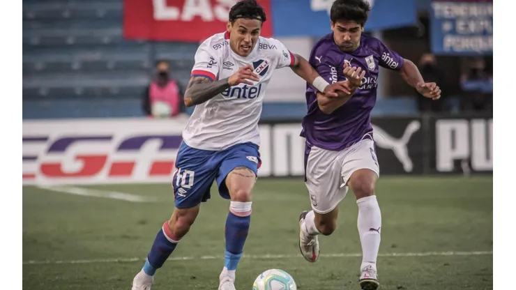 Ignacio Lores ante Defensor Sporting jugando por Nacional