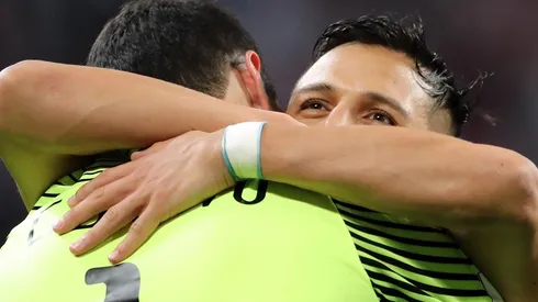 Claudio Bravo y Alexis Sánchez son dos de las figuras indiscutidas de la Generación Dorada que sueña con el Mundial de Qatar 2022