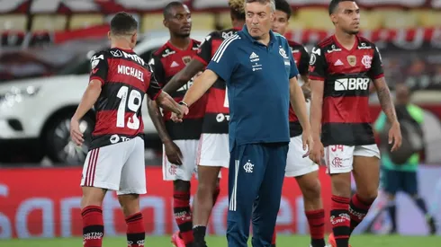 Domènec Torrent junto a sus ex dirigidos