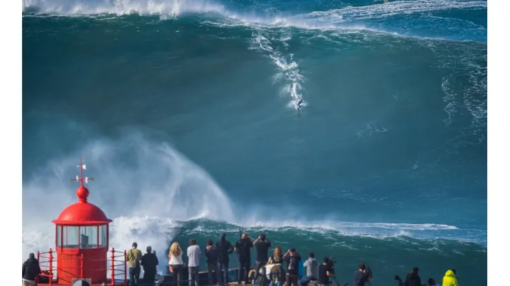 Las costas de Nazaré se caracteriza por tener olas de más de 25 metros de altura.