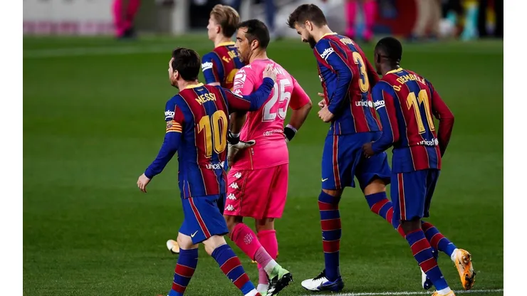 Claudio Bravo contra el Barcelona y Lionel Messi.