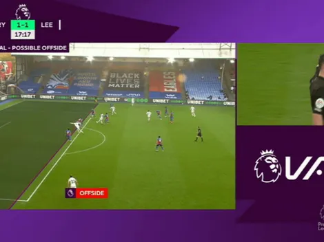 ¡Le roVARon! Escandaloso gol anulado al Leeds de Bielsa