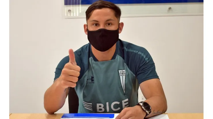 Fuentes ya posa con la camiseta de Católica