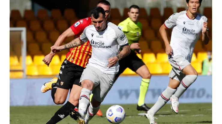 Gary Medel ante el Benevento
