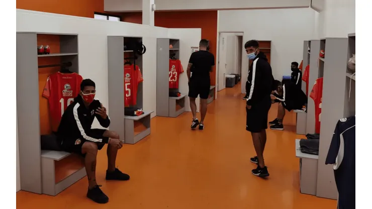 El plantel loíno llegó al estadio, pese a que la visita no viajó