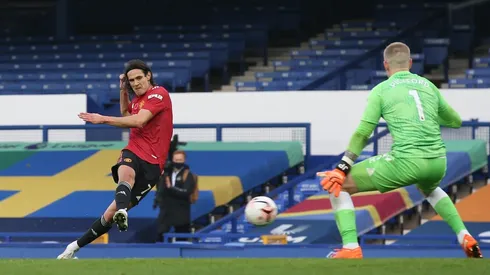 Cavani vence a Pickford y marca su primer gol en el United