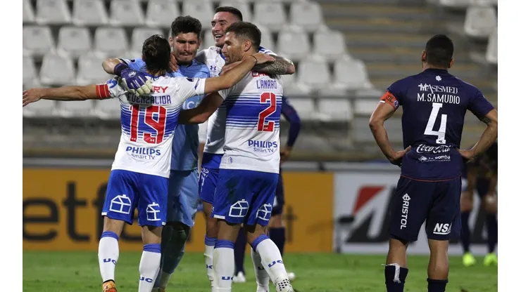 Los goles de Buonanotte y Zampedri le dieron la clasificación a Los Cruzados.
