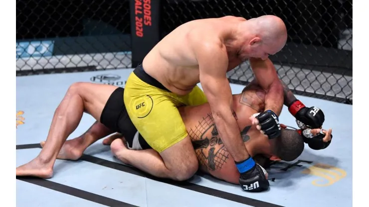 Glover Teixeira destrozó a Thiago Santos en la estelar del UFC Fight Night Vegas 13.