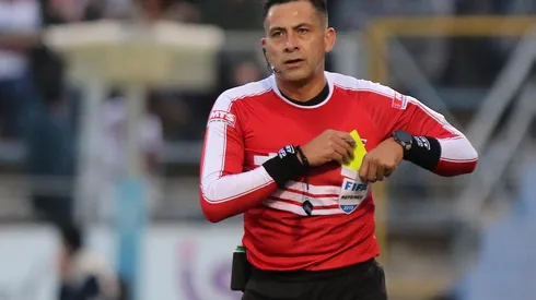El juez chileno aún es noticia en el vecino país por su arbitraje en el choque entre Perú y Brasil.