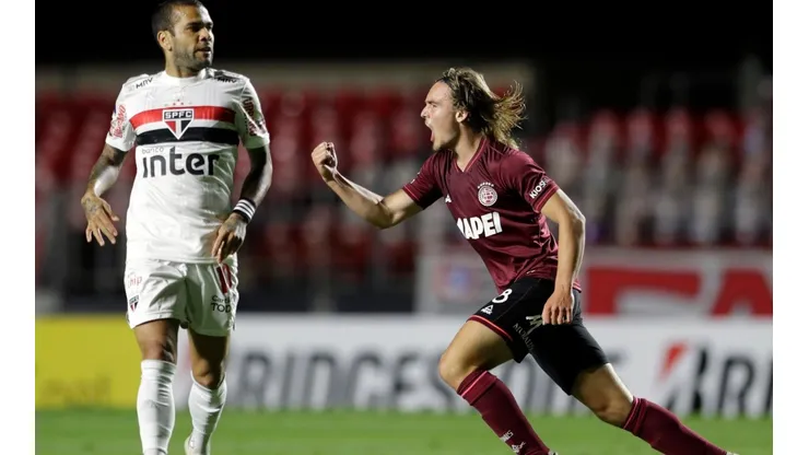 Sao Paulo y Dani Alves quedaron fuera de la Sudamericana