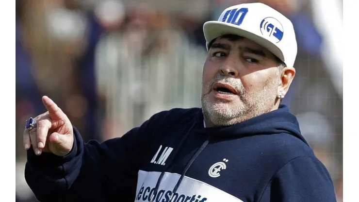 El mundo se mantiene en vigilia ante la esperanza de que Diego Maradona supere sus inconvenientes médicos