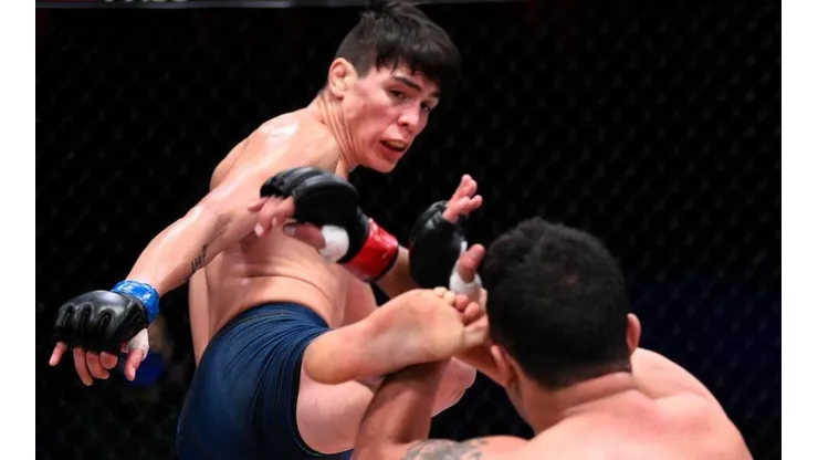 Ignacio Bahamondes gana con un KO brutal y se asegura un contrato en el UFC