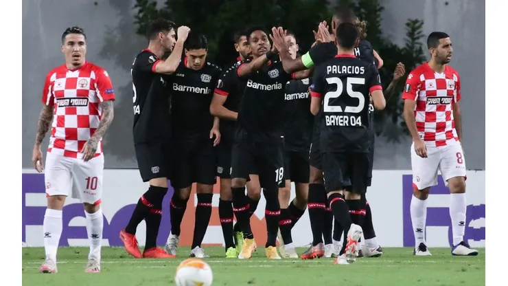 Leverkusen derrotó al Hapoel en Europa League, sin Charles Aránguiz.