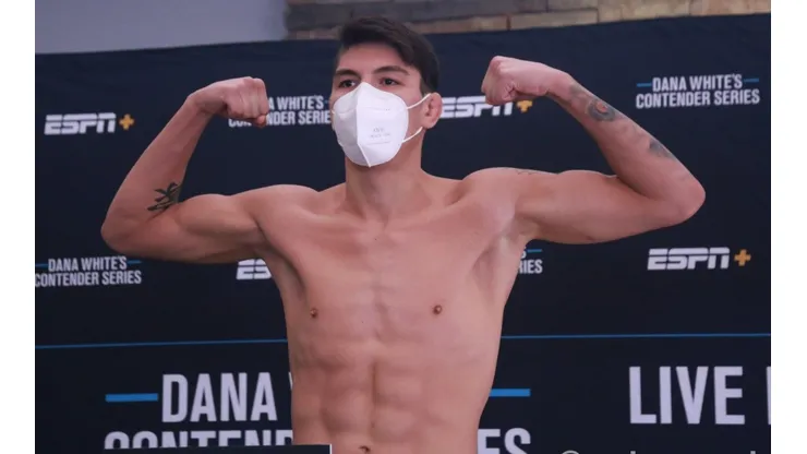 Bahamondes cumplió el peso y va por su sueño en UFC