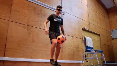 Las gafas estroboscópicas se usan en Clínicas MEDS para la prevención de lesiones traumatológicas.