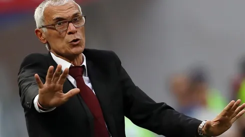 Héctor Cúper dirigiendo a Egipto