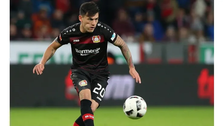 Charles y Bayer buscan el paso a los cuartos de final de la Europa League.