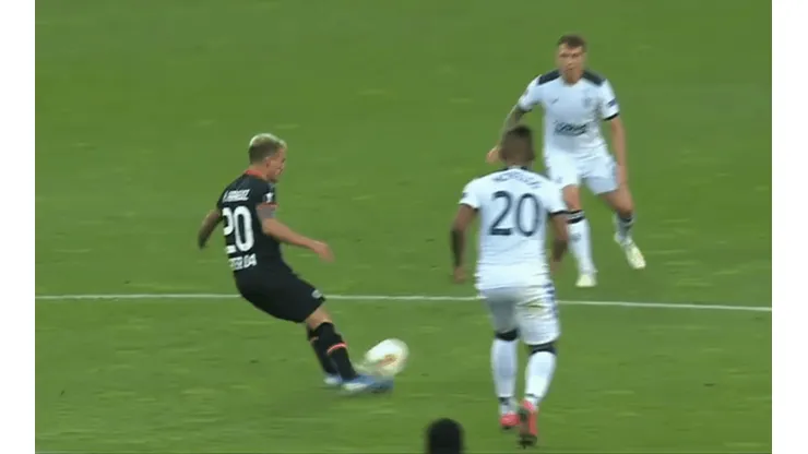 El gran pase-gol de Aránguiz.