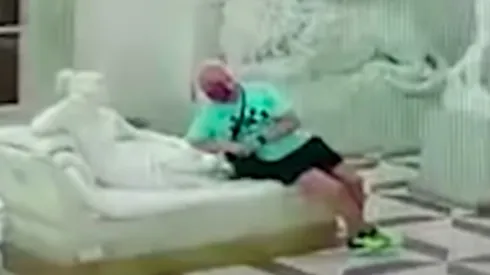 Un turista rompió una escultura del Siglo XIX por querer sacarse una foto