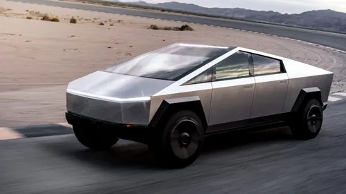 El rupturista modelo Cybertruck de Tesla podría mutar a las características de una pick-up en caso de fracasar en las ventas.