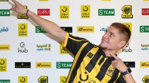 El Colorado Gil con la camiseta del Al-Ittihad
