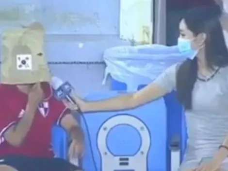 Hincha se pone bolsa de papel en la cabeza para ingresar al estadio