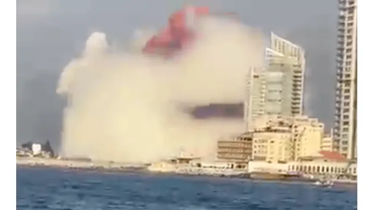 Una gran explosión cubrió de humo el puerto de Beirut